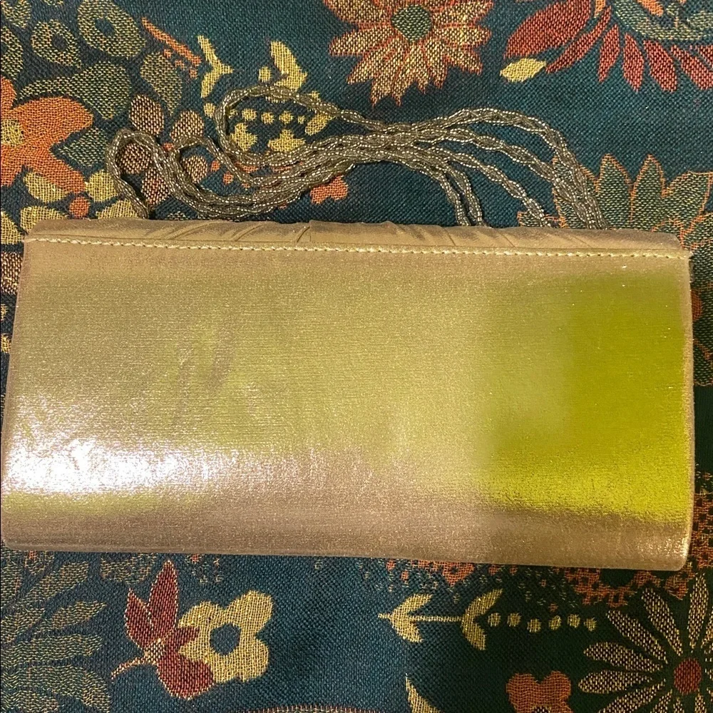N/A shimmering gold